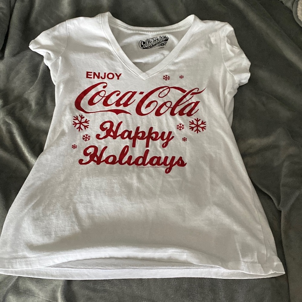 Coca-cola happy holidays old navy t-shirt